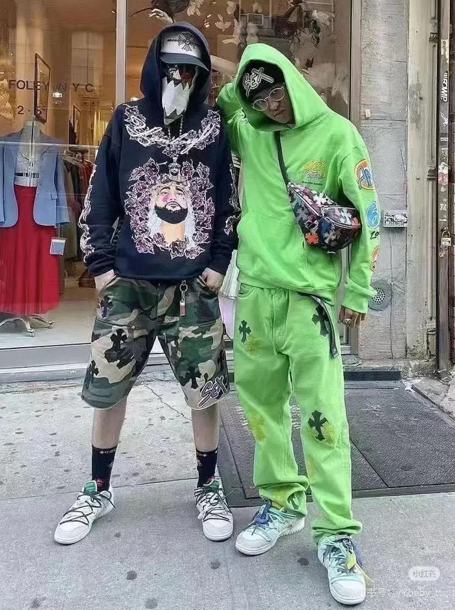 P270 💰 (Top version) Chrome hearts CH green cow king Yang Mi same style sex recods limited green cow jeans Really restores the ultimate texture of Vintage Special Italian cowhide printing and cutting Customized sheepskin three-layer thick line leather The whole body is spliced in heavy water washing process Craftsmen hand-splash ink You can see the details Three-dimensional cutting version Loose and comfortable, not picky about the figure Look taller and thinner Large factory Seiko Original factory quality control Same style for men and women. Can be matched with couples. Versatile recommendation. Must-have jeans for all seasons. Color: green Size: 28-30-32-34 (corresponds to S-M-L-XL)